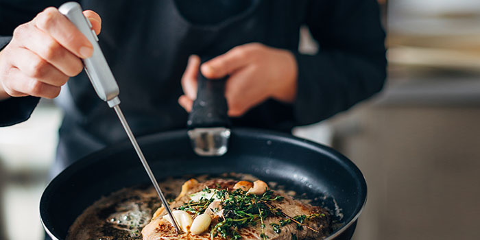 How to use a thermometer for a perfect beef steak: Useful tips and recommendations
