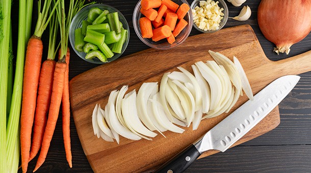 Santoku or chef's knife? Comparison guide