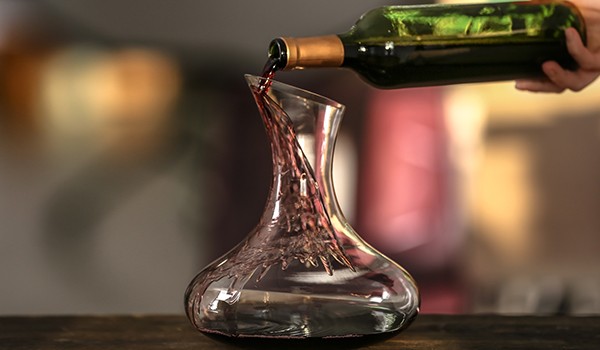 Wein dekantieren: Alles Wissenswerte zusammengefasst